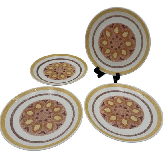 Set/4 Vtg "Yellow Star" Bread & Butter Plates by Taylor Smith Taylor (TST) 6.5" - Picture 1 of 12